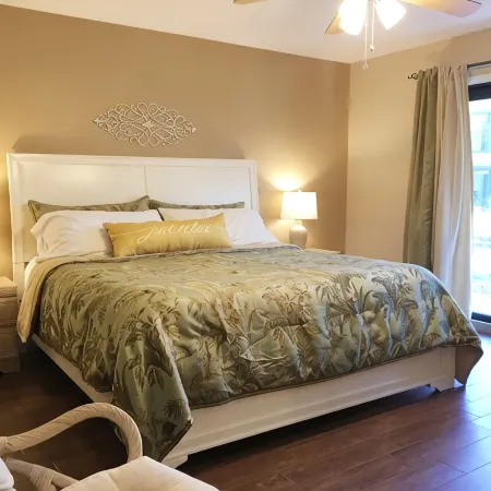 Just Updated - Beach Side Spacious Ground Floor Flat Condo - steps to the beach!