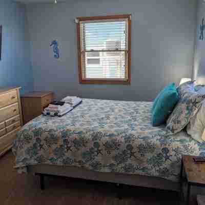 1 min walk to the Beach! In heart of Buxton- sleeps 6, pets welcome, W/D Rooms