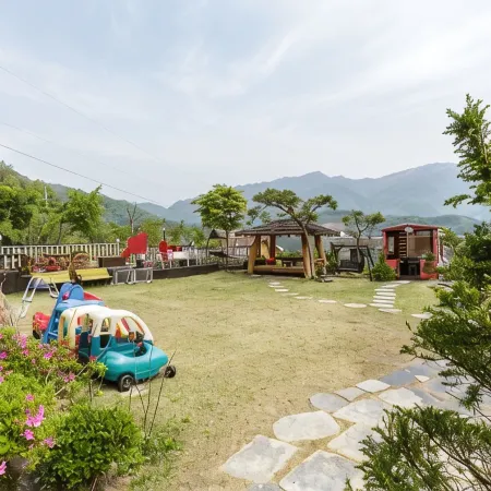 Yangpyeong Opirus Pension Отели рядом с достопримечательностью «Галерея Shigan Toki»