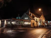 1 Bed Loft - Sleeps 2 - Parking - Wifi Hotels in Caerleon