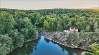 Peaceful Waterfall House -- 2 bedroom hidden treasure - 4-Star