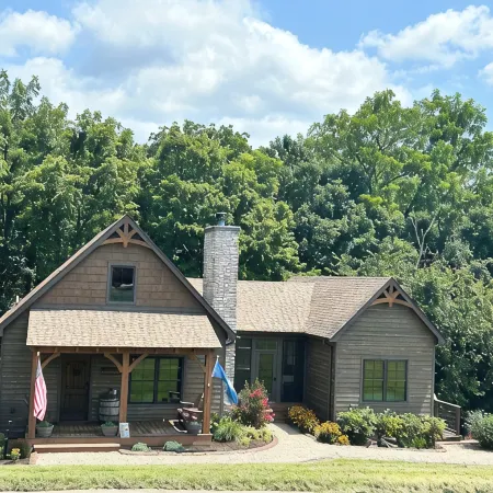 The Retreat at Eagles Landing. Cozy cabin in a beautiful and gated neighborhood,