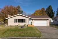 Peaceful and Welcoming 3 bedroom/1.5 bath home conveniently located! - 3つ星