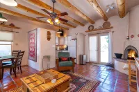 Walk to Plaza From 2/2 Adobe bungalow - 4 Yıldız