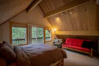 Cedar Retreat with Hot Tub, Sauna & Lake Access - 3-Star