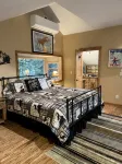 Remodeled woodland oasis for those who want it all - balcony