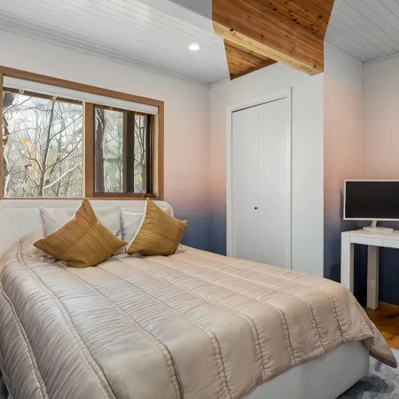 Modern Chalet 5bd 3bth with Hot Tub, Game Room, Private movie theater, 3 decks