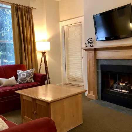 Stratton 1 Bedroom Long Trail Condo, Walk to Village and Lifts