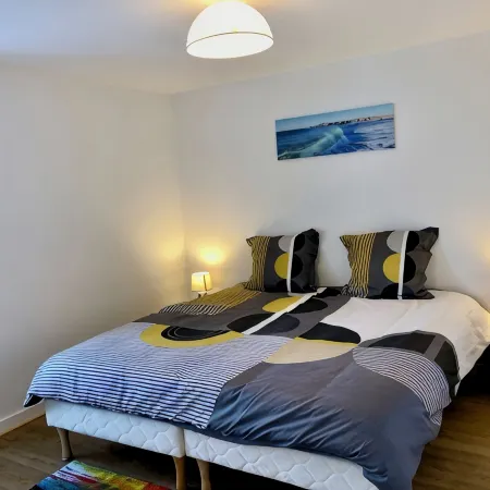 Apartment facing pier with sea view, WIFI and secure parking space