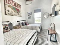 Gateway to the Hill Country and Texas Wineries on 10 acres! - 3성급