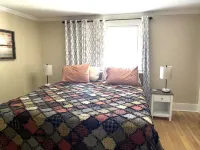 Updated Craftsman home, quiet setting, porch swing overlooking Old Town Park. - WiFi
