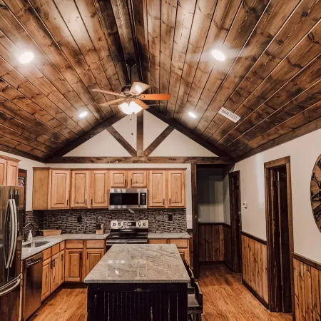 The Rustic Gem!! 3 Bedroom/2 Bath House