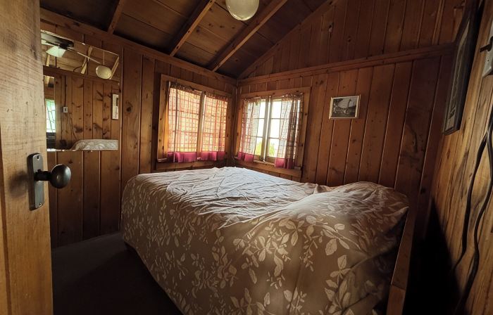 Beautiful Hubbard Lake Waterfront Cottage #2