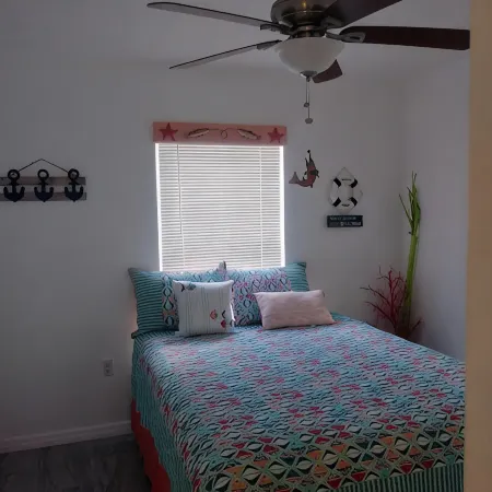 WATERFRONT COTTAGE w/ACCESS TO WEEKI WACHEE RIVER & GULF FRESHLY REMODELED!