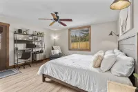 🌄Luxe House - NEW game room, hot tub, firepit, private retreat 🌄 - 4-Star