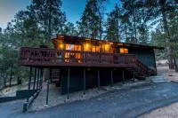 MidCentury Cabin-Deck w Killer Views Near Hiking at Humber Park Dog Friendly - Chalets