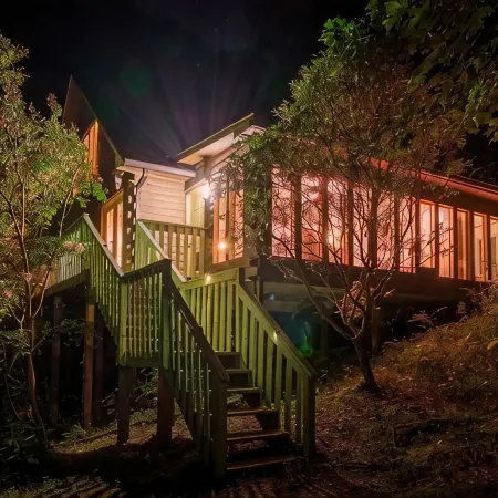 Orchard Mountain Cabin, Enchanting Retreat – Exclusive Lakefront Sanctuary