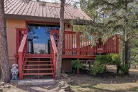 Midtown Hideaway- Cozy A-Frame Cabin with canyon views - شاليه