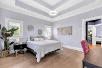 1537- Trend Setter, Entertain Your Heart Away, 1 Mile to Arenas, Pet Friendly - Balkon