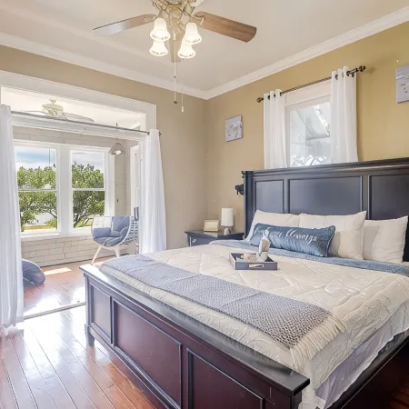Beautiful Beach House sleeps 12