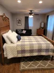 Spacious 4 bedroom, 3 bath home with hot tub and mountain views. - Balcony