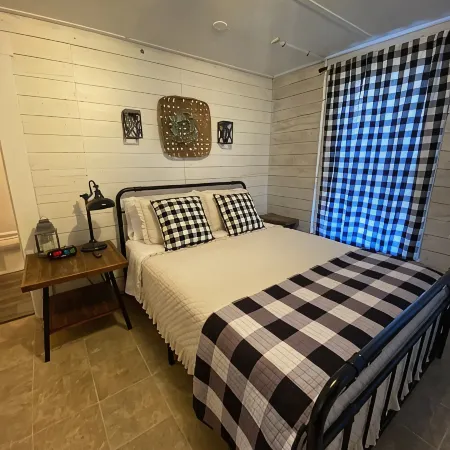 Cozy 1930's cottage WALKING distance to Old Town Tomball