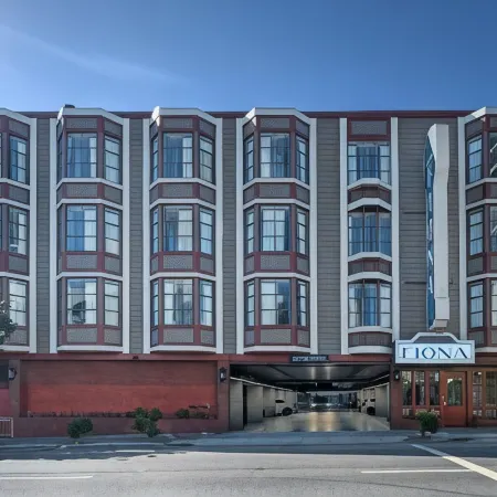 Hotel Fiona – No Resort Fee Отели рядом с достопримечательностью «Дом Уильяма Уэстфелда»