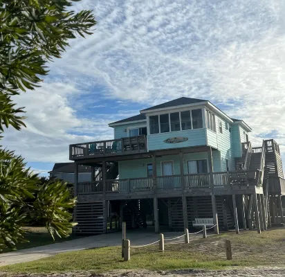 Ocean & Sound Views, 4BR house, Private Pool & Hot Tub, WiFi, AC, Dog Friendly - Uima-altaat