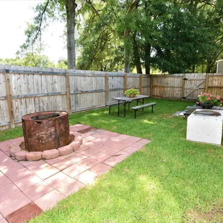 Teal Door Inn-With Fire Pit!