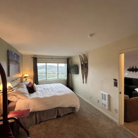 Ski in Ski Out Newley Updated 2 Bed 2 Bath & Pull Out! Walk to Lift!  Reviews!
