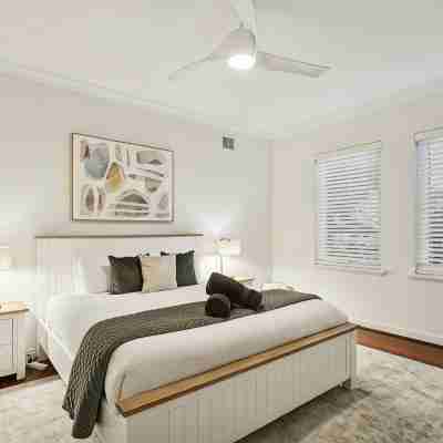North Fremantle Retreat | Walk to Beach, River & Train Rooms