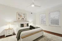 North Fremantle Retreat | Walk to Beach, River & Train - บังกะโล