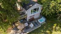Welcome to The Boathouse! Waterfront/Boats/Hot tub - Wifi