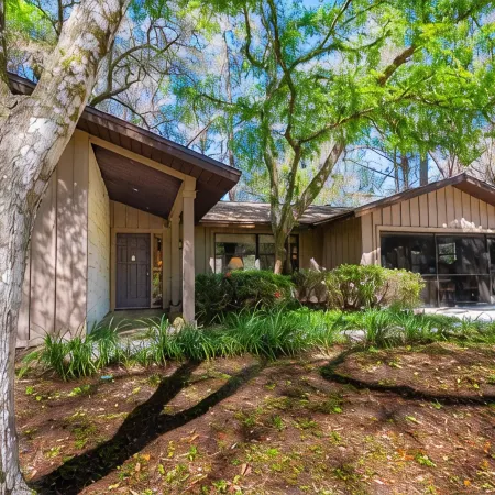 Breathtaking Rainbow River single family home