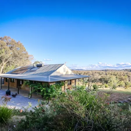 Jamaicaville - 90 Acre hilltop off-grid eco-home with awesome views