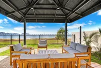 Casa Natalia: Luxurious Oceanfront Villa with Housekeeping and Concierge - Wi-Fi