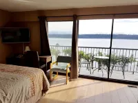 Above Tide Motel - balcony