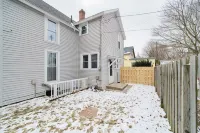 Central & Peaceful 3-bed home with a fireplace - 4-Star