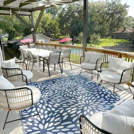 Luxury Lakefront @ Cedar Creek. Private luxury heated pool and Hot Tub!