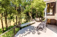 Newly Renovated White River Retreat, Breathtaking Views of the River, Sleeps 18 - Family