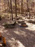 Cabin overlooking creek close to National Forrest a great place to relax - Alphydda