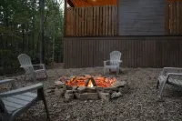 Romantic Luxury Cabin w Hot Tub & Fireplace - Minutes to All Local Attractions - 4-Sterne