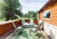 Country Living Custom Built Log Home with Hot Tub and Sauna - 4-Star