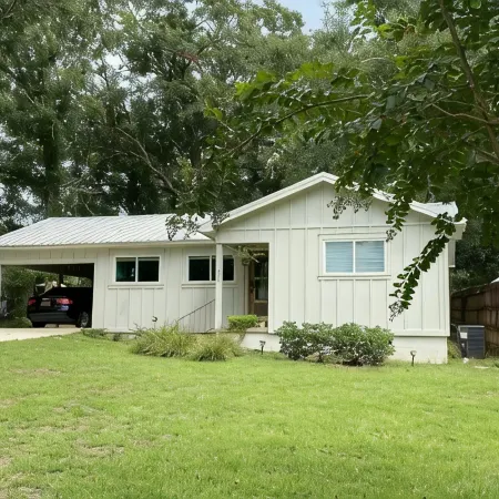 Modern 3 bedroom close to the bay and downtown!