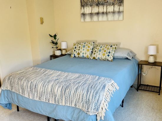 Large Palo Alto Home, Pool, 5 Beds/3 Baths, Spacious, Amazing Backyard/Deck