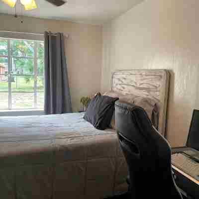 Perfect Beach Location Great Monthly rate Rooms