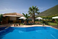 Nefeli Wind Club - parking