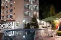 Leo Hotel - Pool
