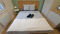 Central Quiet Apt w/ Garage & Equipped Kitchen - 2-Star