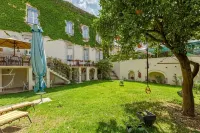 S.K.Y. Accommodations Family studios - 2-Star